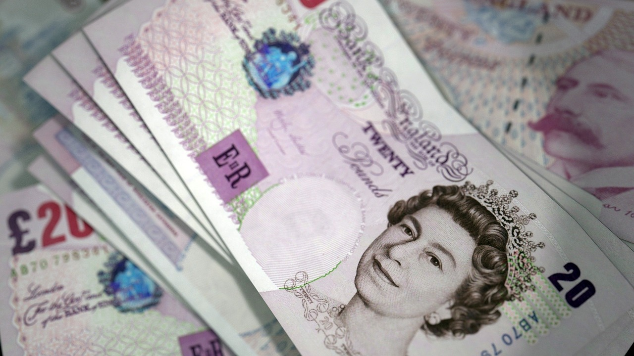 £20 pound note british-1209730_1280