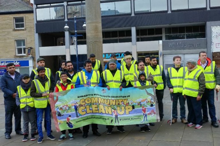 Young Muslim volunteers tidy up Huddersfield City Centre on New Year’s Day