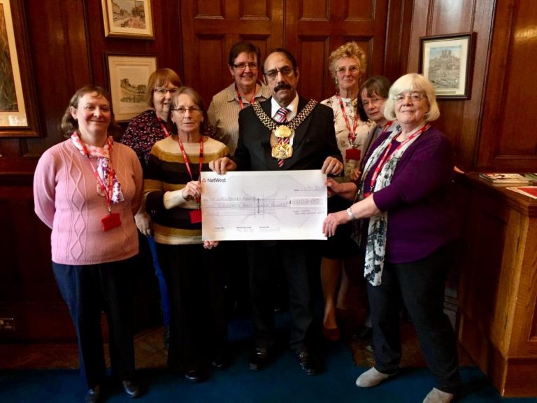 Lord Mayor thanks knitting group for efforts to raise money