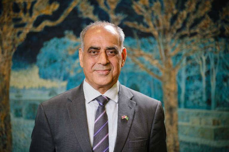 ‘Don’t be afraid of mistakes’, cash and carry founder tells students and graduates as he receives honorary doctorate