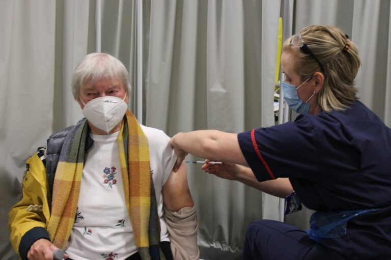 Teesside chiefs urge vulnerable shielding group to keep doing so after receiving COVID jabs