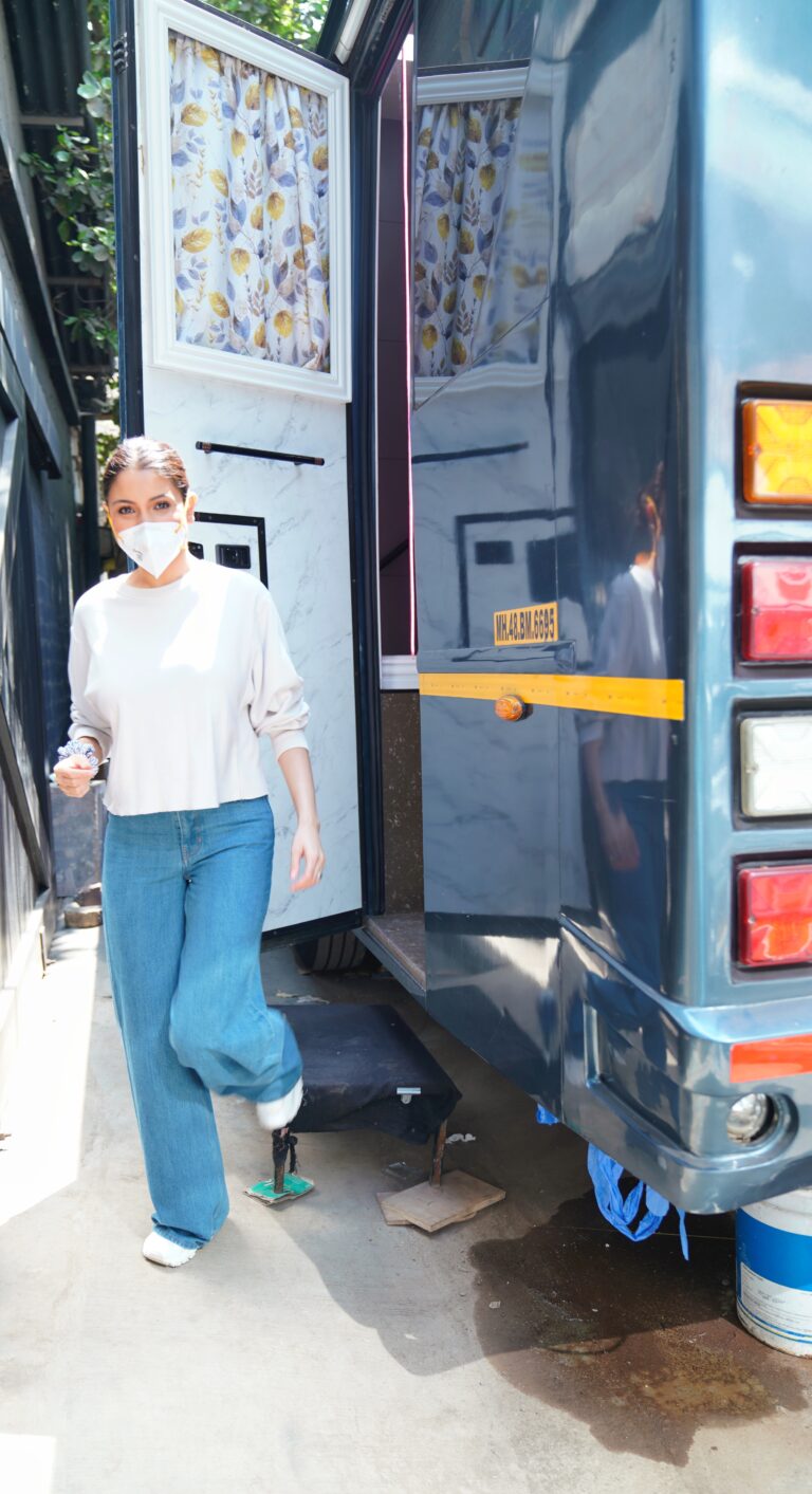 Anuksha Sharma returns to work after giving birth to daughter only a month ago