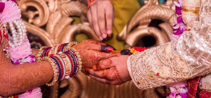 hand-holding-1404623_1920 wedding mehndi