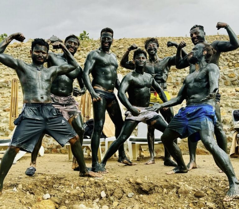 Akshay Kumar and team wrap up Bade Miyan Chote Miyan’s Jordan schedule with a mud bath!