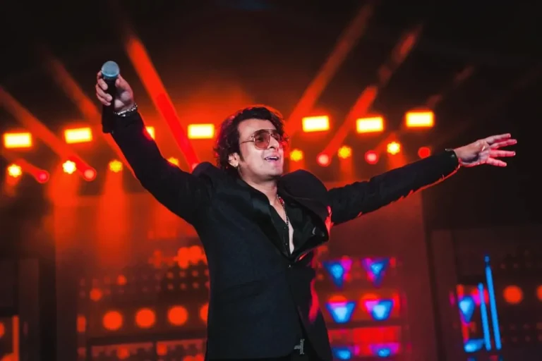 Sonu Nigam pushes through ‘excruciating’ pain during live concert, shares behind the scenes video
