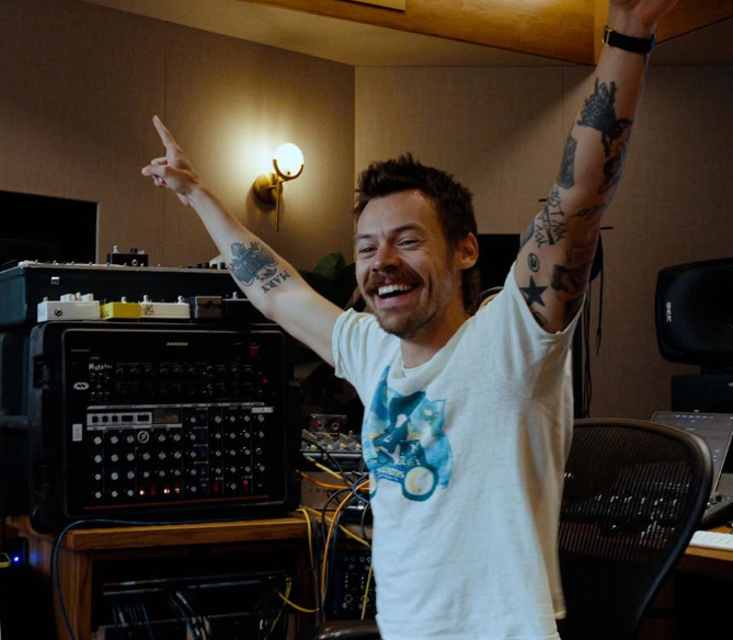 Harry Styles returns after 3 years with new single ‘Aperture’